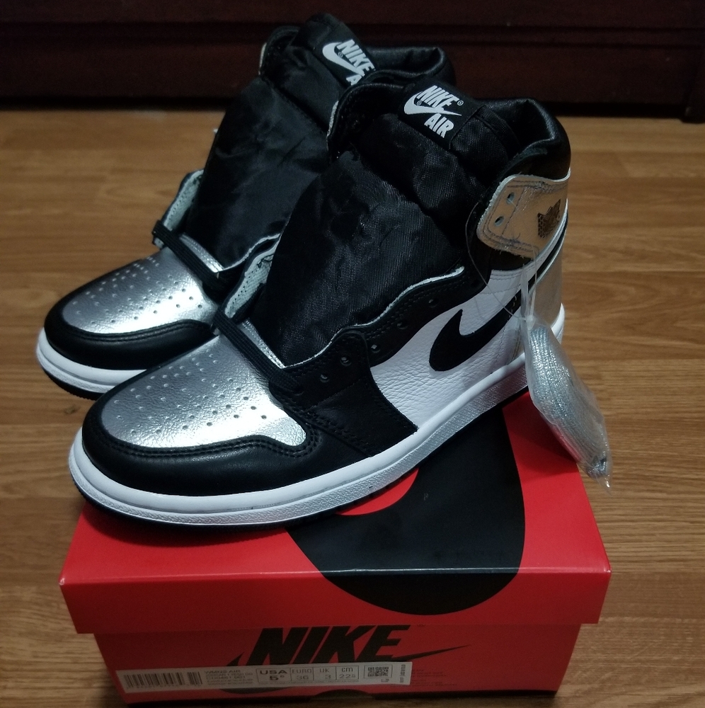 (SOLD) Jordan 1 Retro High Silver Toe (W)